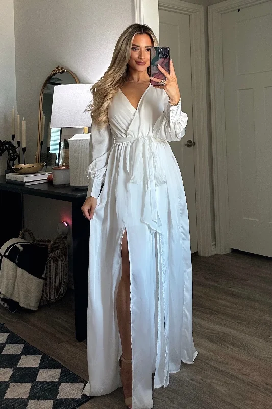 Winter Beauty Satin Maxi Dress: White Elegant Maxi Dress with Pockets