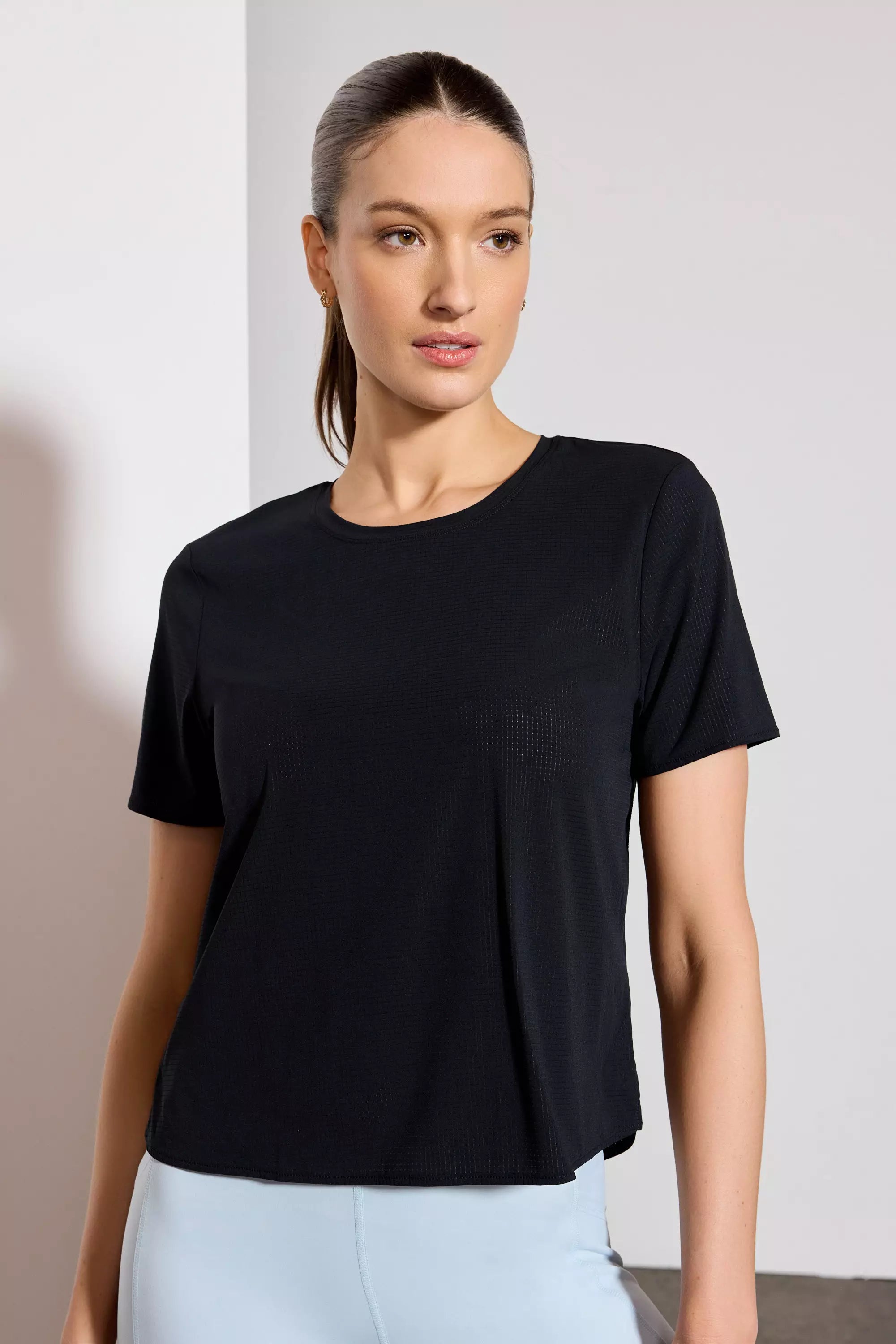 Aerate Tee - Black Welt Pockets Slit Pockets