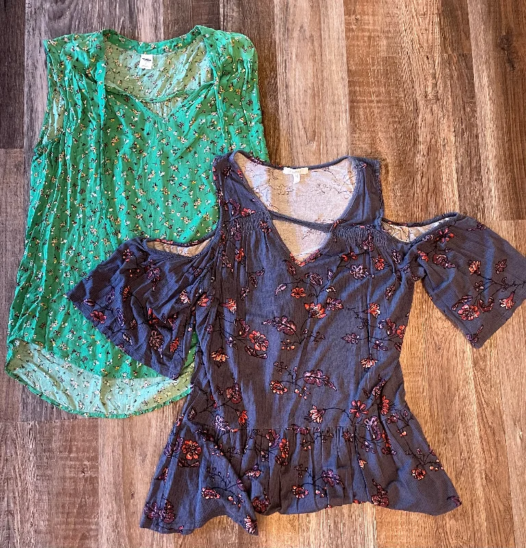 Lot of 2- Maurice’s & Old Navy Shirts Womens size Small Front Pockets Side Pockets Patch Pockets Lot of 2- Maurice’s & Old Navy Shirts Womens size Small Front Pockets Side Pockets Patch Pockets